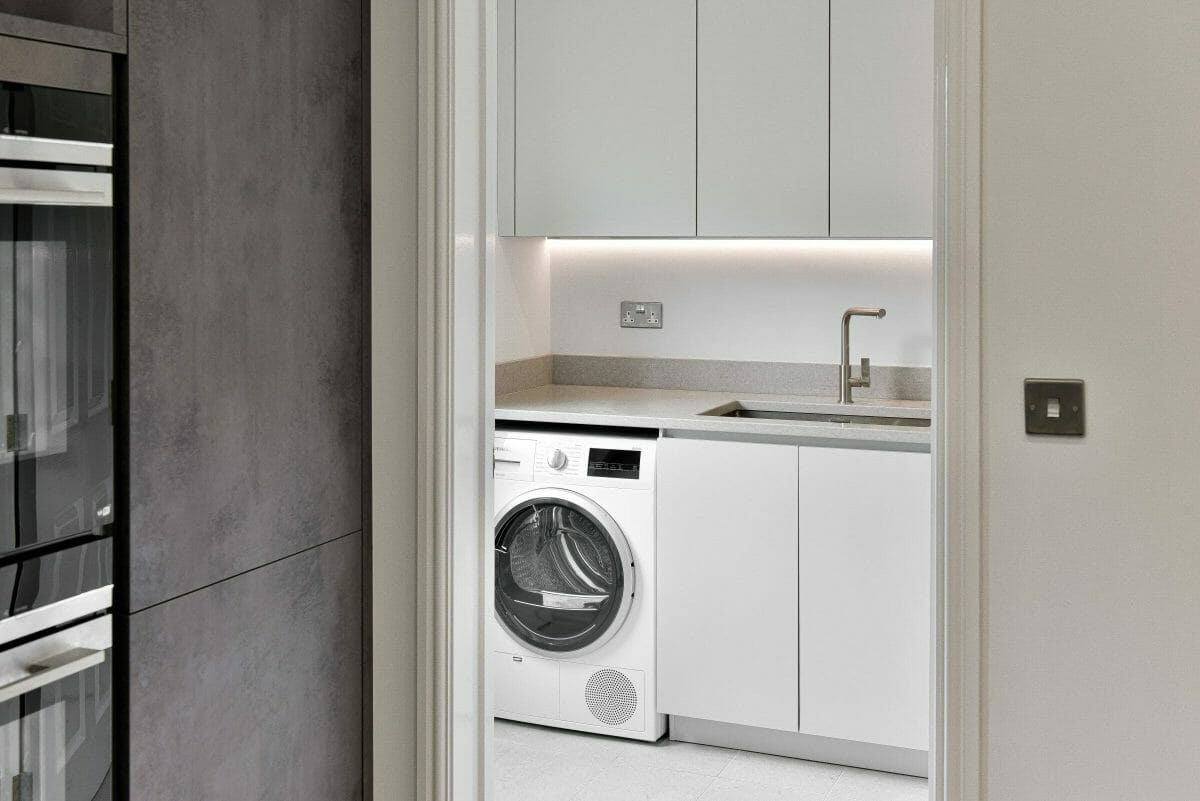Handleless Concrete Effect Kitchen