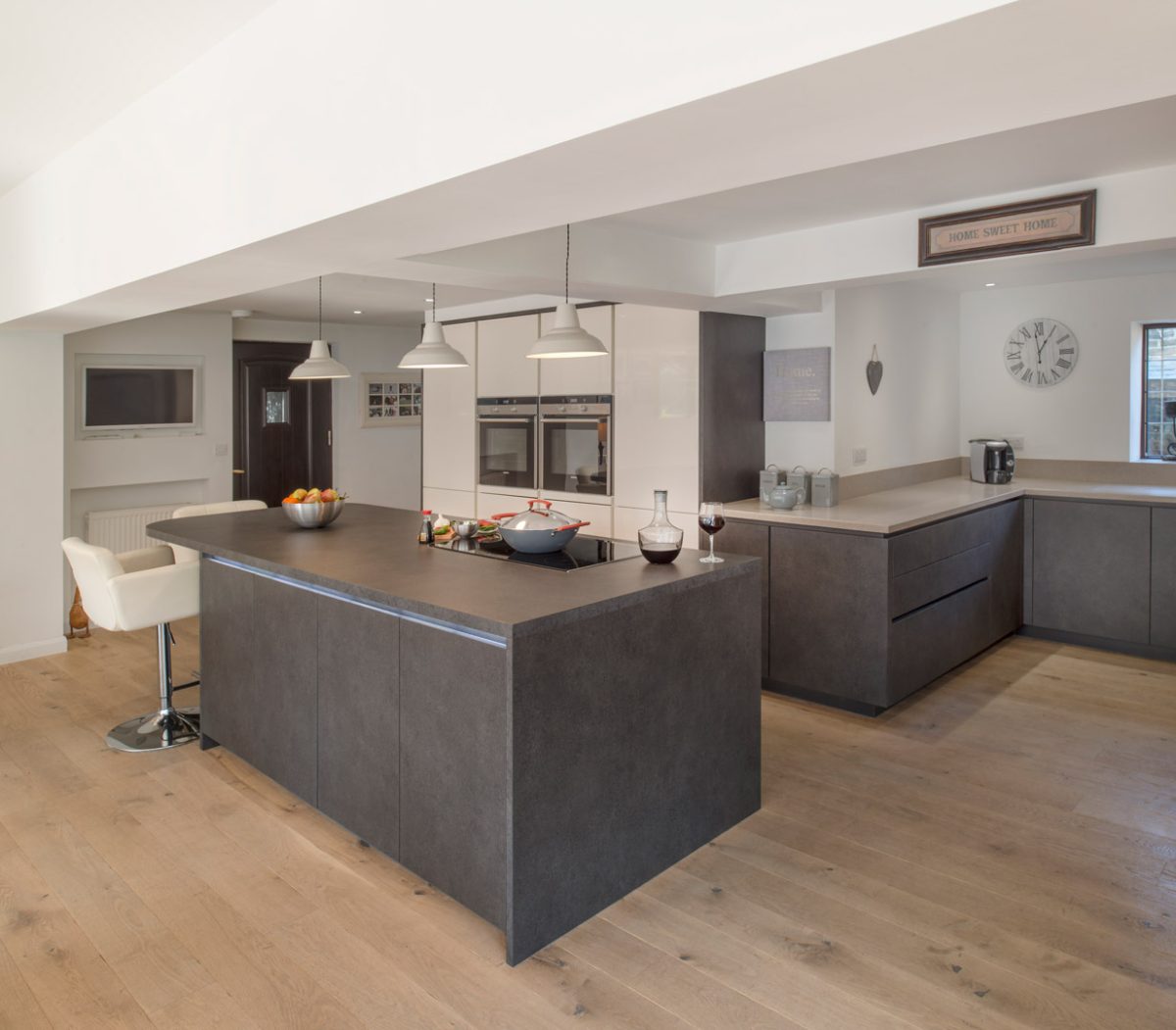 Two-tone German kitchen, detail 7