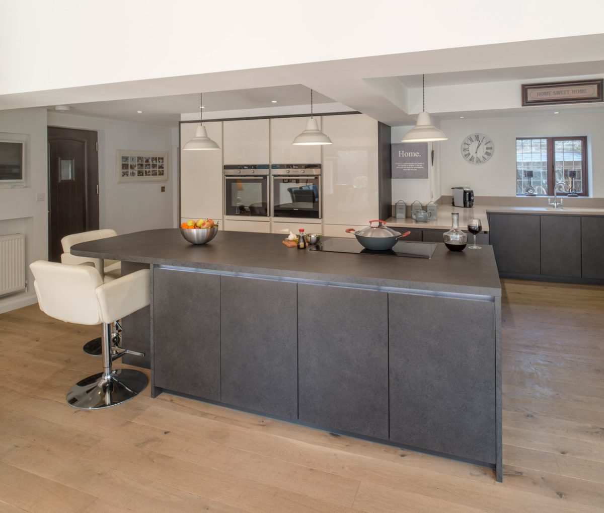 Two-tone German kitchen, detail 8