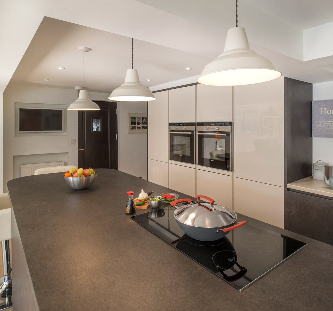 Two-tone German kitchen, detail 10