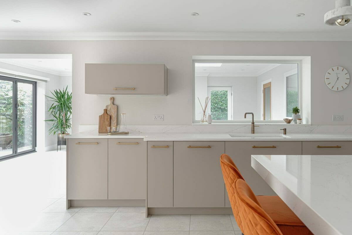 Timeless Flat Door Kitchen With Brass Handles