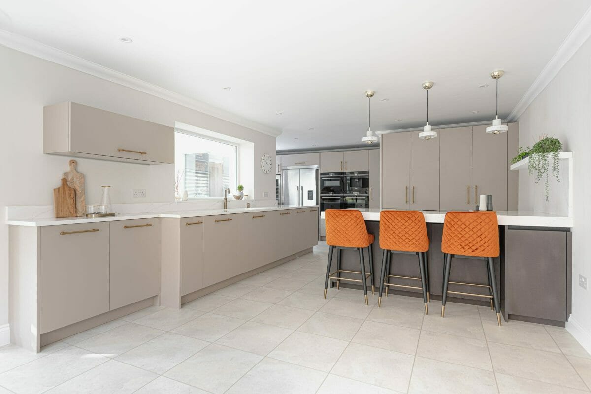 Timeless Flat Door Kitchen With Brass Handles