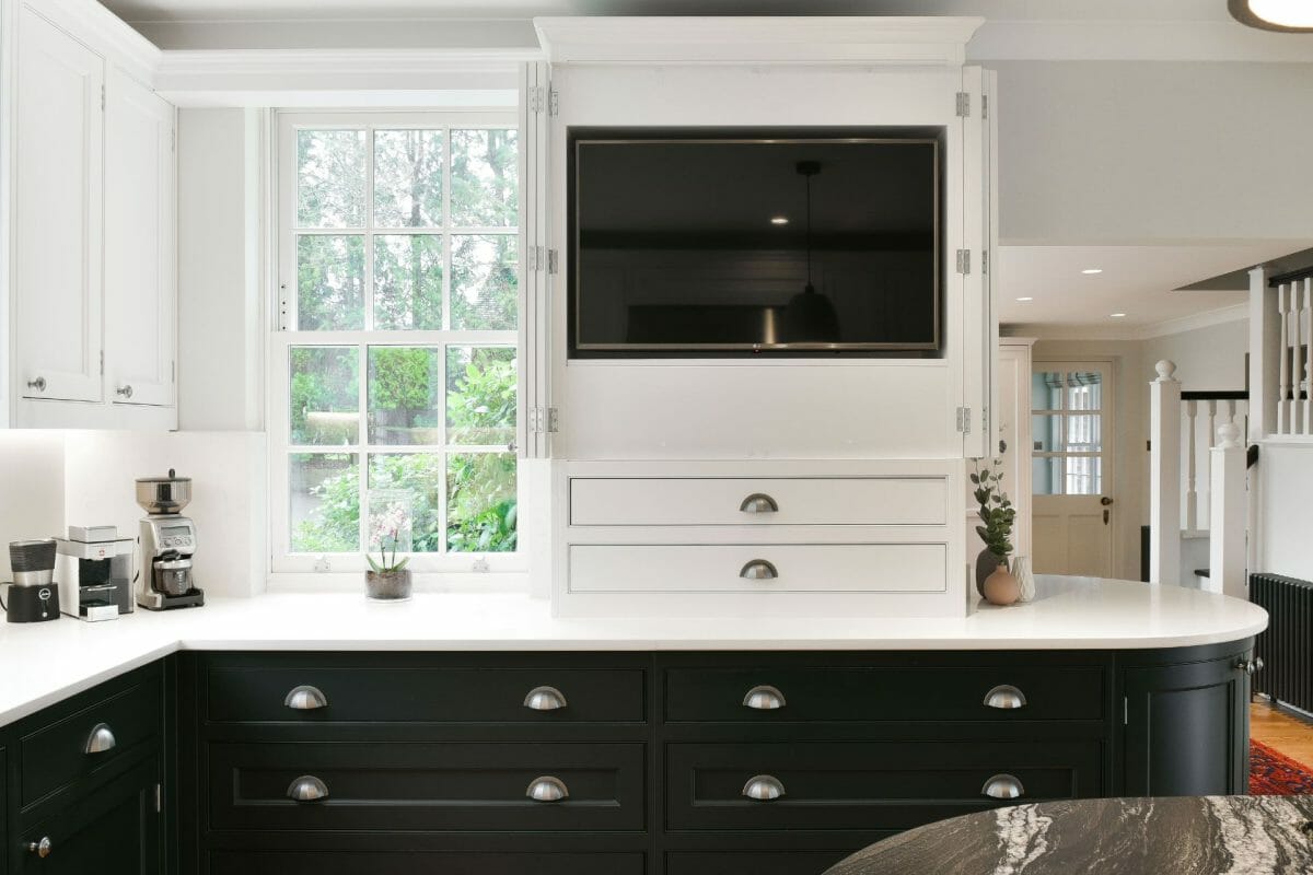 Shaker Cupboards with built-in TV